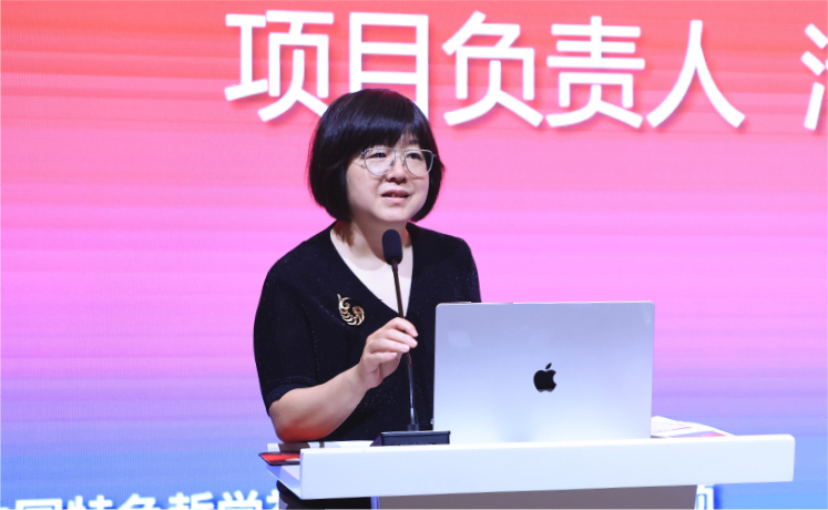清华大学美术学院院长吴琼.jpg