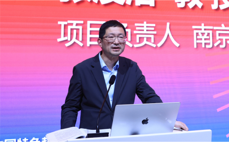 南京艺术学院院长张凌浩.jpg